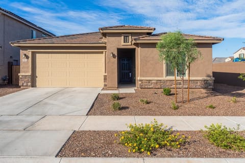 New home in a fantastic location just off the 303 and I-10