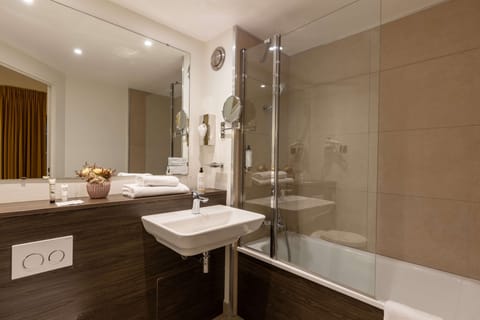 Family Room, Multiple Beds, Non Smoking, Balcony (Twin bed on request) | Bathroom | Bathtub, free toiletries, hair dryer, towels