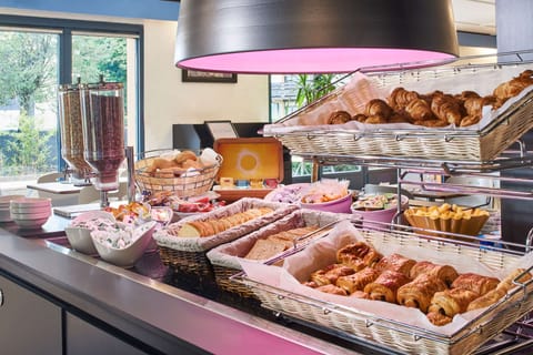 Daily buffet breakfast for a fee
