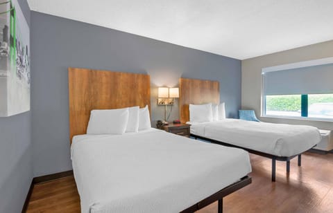Studio, 2 Double Beds, Non Smoking | Desk, WiFi (free)