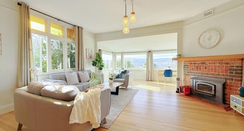 Deluxe Townhome, City View | Living area