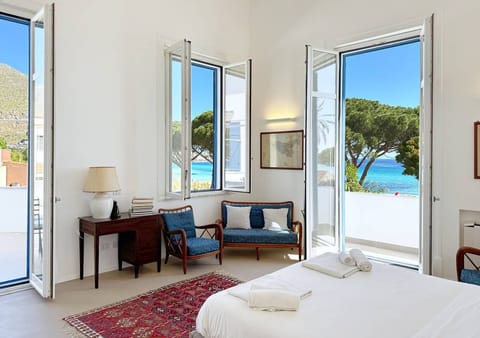 Luxury Villa, Sea View | Iron/ironing board, free WiFi, bed sheets