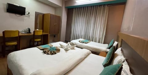 Hypo-allergenic bedding, free WiFi, bed sheets