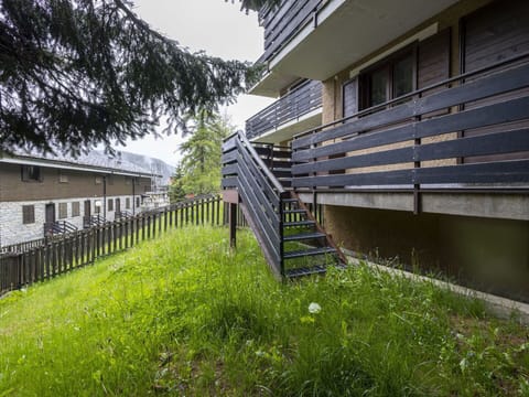Blue, Water, Swimming Pool, Resort, Shade, Leisure, Landscaping, Water Feature, Tropics, Outdoor Furniture