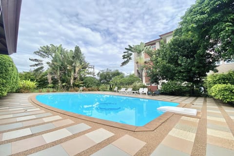 Outdoor pool, sun loungers