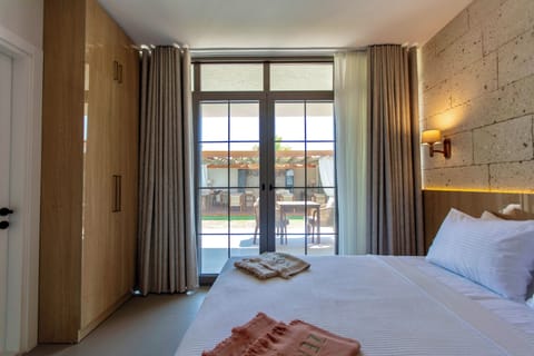 Deluxe Room, Garden View | In-room safe, free WiFi