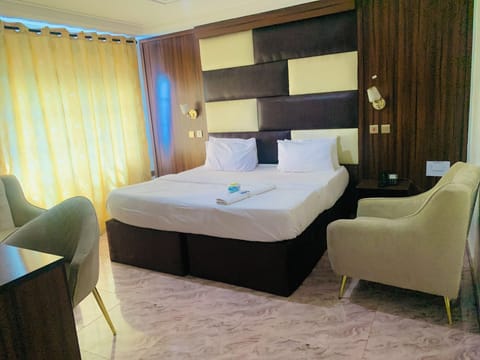 Executive Room | Desk, laptop workspace, free WiFi