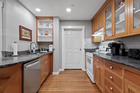 Beautiful kitchen with updated appliances and custom countertops