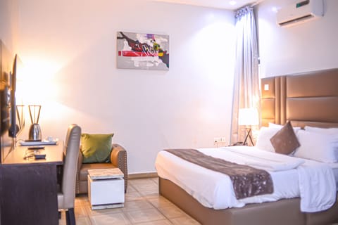 Superior Suite | Desk, laptop workspace, free WiFi