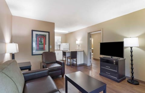 Suite, 1 King Bed, Non Smoking | Desk, laptop workspace, iron/ironing board, free WiFi