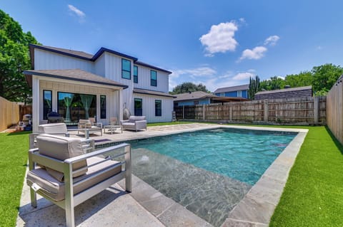 Dallas Vacation Rental | 4BR | 3.5BA | 6,500 Sq Ft | Step-Free Entry
