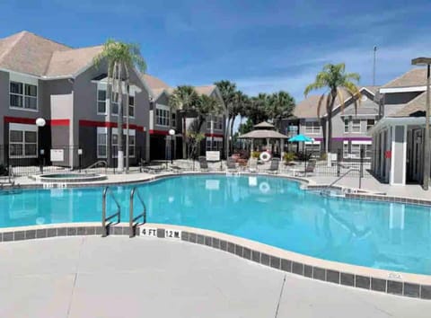 Heated pool with Jacuzzi and Kids pool open all year round