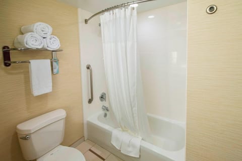 Room, 2 Queen Beds | Bathroom | Combined shower/tub, free toiletries, hair dryer, towels