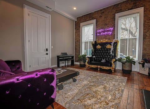 First floor living room with fun photo throne 