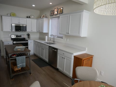 The kitchen is equipped with MSM dishes, bakeware, pots and pans, etc. 