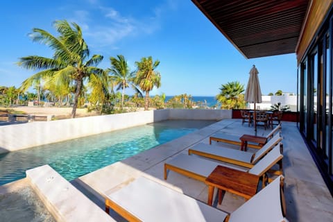 Private Pool & Hot tub w/ sun loungers
