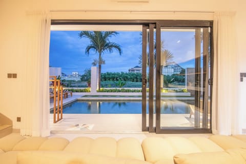 House | 4 bedrooms, desk
