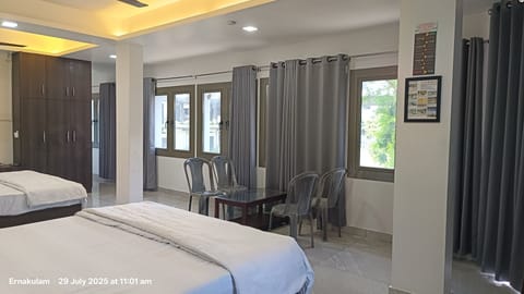 Deluxe Suite, City View | Laptop workspace, soundproofing