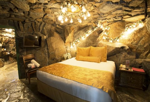 Daisy Mae | Premium bedding, pillowtop beds, in-room safe, individually decorated