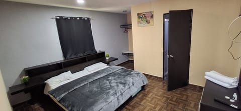 Comfort Room | Desk, laptop workspace, free WiFi