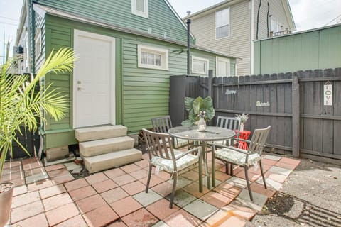 New Orleans Vacation Rental | 1BR | 1BA | 600 Sq Ft | 7 Steps to Enter