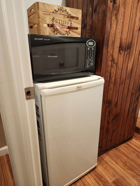 Downstairs Single Queen fridge & microwave