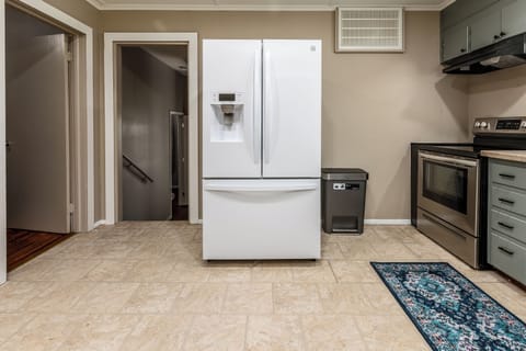 Entrance to dining room/office and laundry room