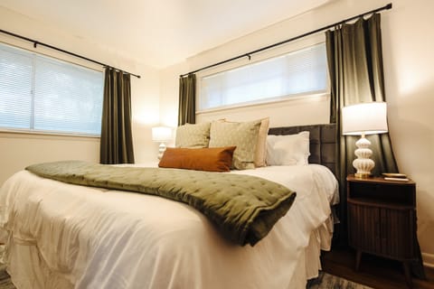King Bed Bed Room