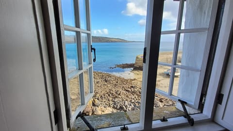 Standard Twin Room, Sea View | Free WiFi, bed sheets