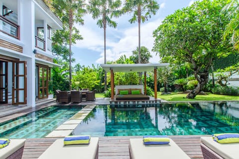 Basic Villa | Pool | Outdoor pool