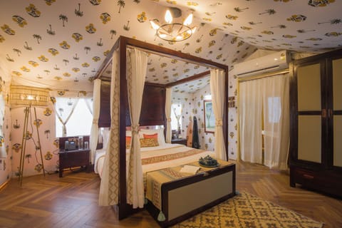 Villa, 5 Bedrooms, Garden View | Iron/ironing board, free WiFi