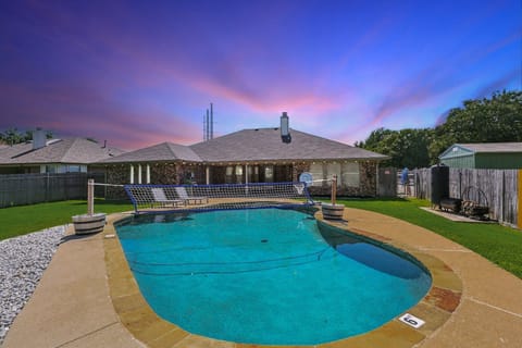 Don’t forget your swimsuits! You’ll definitely want to go for a splash and enjoy some fun in the sun in this backyard private pool oasis! 