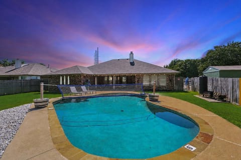 Don’t forget your swimsuits! You’ll definitely want to go for a splash and enjoy some fun in the sun in this backyard private pool oasis! 
