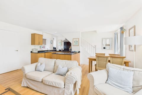 Dove Cottage, Warkworth - Host & Stay