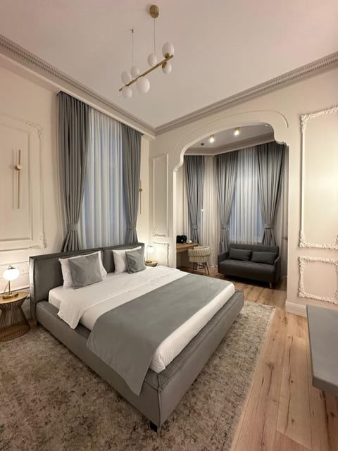 Deluxe Double Room | In-room safe, iron/ironing board, free WiFi