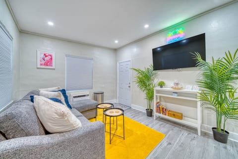 Welcome to the Flamingo Apartment !!!
