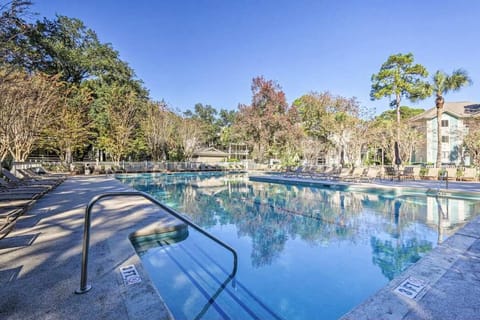 Enjoy a dip in one of Fiddler's Cove's community pools