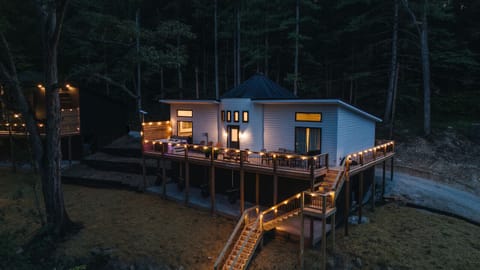 Pull up to your private Red River Gorge silo retreat tucked into the Kentucky woods