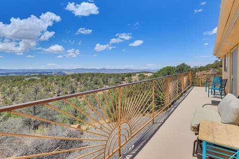 Silver City Vacation Rental | 2BR | 3BA | 1 Step to Enter | 1,700 Sq Ft
