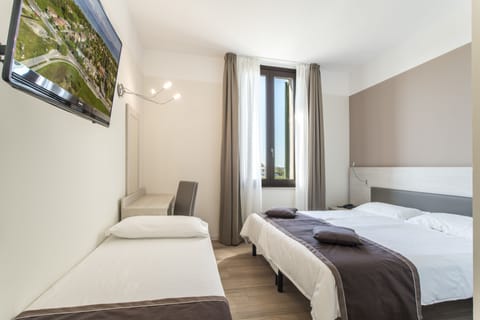 Tripla Standard | Down comforters, desk, soundproofing, free WiFi