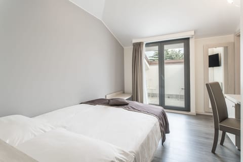 Basic Double Room | Down comforters, desk, soundproofing, free WiFi