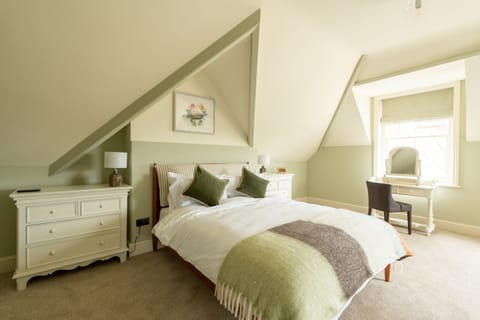 Superior Double Room, Ensuite | Blackout drapes, iron/ironing board, free WiFi