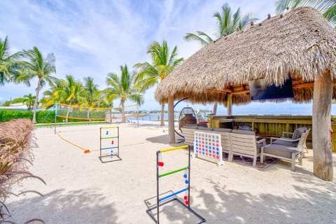 Relax in your own private oceanfront tiki hut, complete with shaded seating and uninterrupted ocean views. Perfect for afternoon cocktails or evening breezes, this tropical retreat offers a true Florida Keys experience just steps from the water.