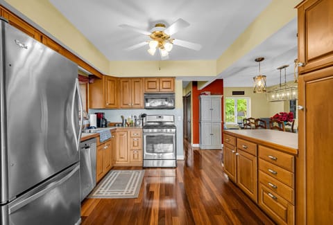 Stainless steel and chill. This kitchen brings the heat without breaking a sweat.