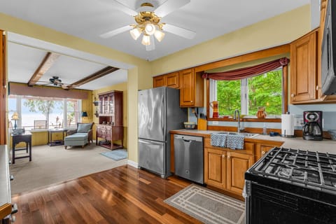 Whip up breakfast with a side of lake breeze. Yes, that’s the actual view from the sink.