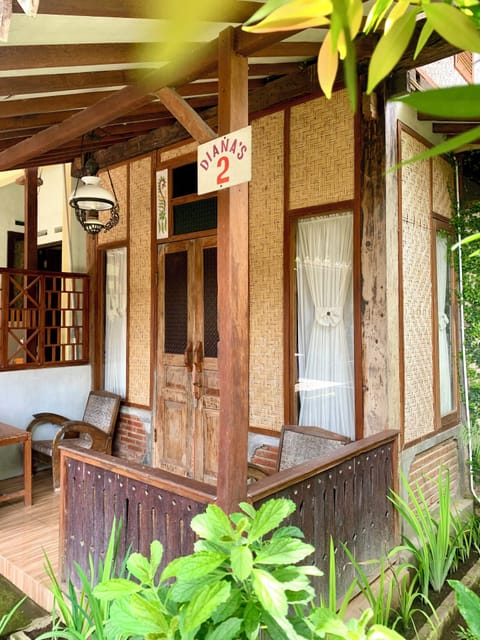 Room, 1 Queen Bed, Non Smoking | Desk, free WiFi