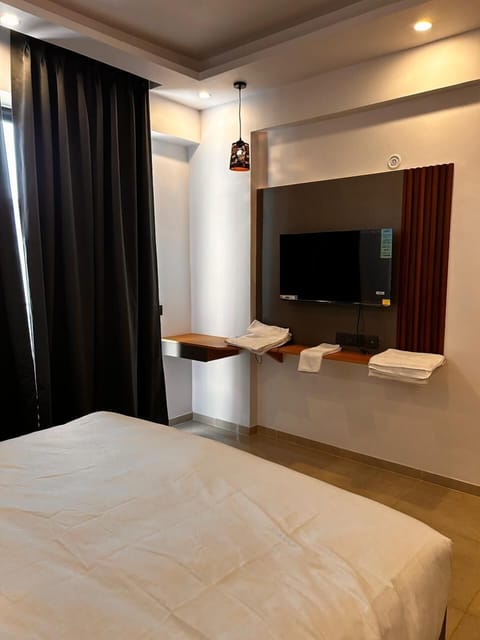 Comfort Room, City View | Living area