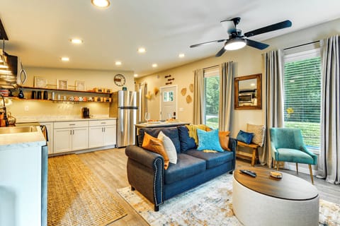 Living Room | Full Sleeper Sofa | Smart TV | Free WiFi | Central Heating & A/C