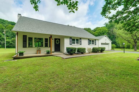 Covington Vacation Rental | 4BR | 2BA | 2,500 Sq Ft | 2 Steps to Enter
