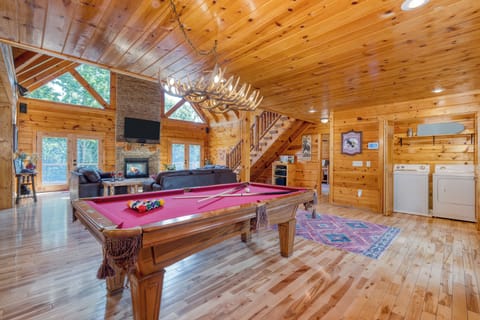 Pool table. (Big Bear Cove)